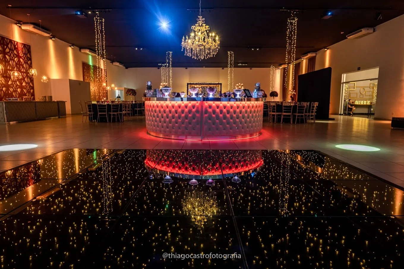 DJ, som e iluminação